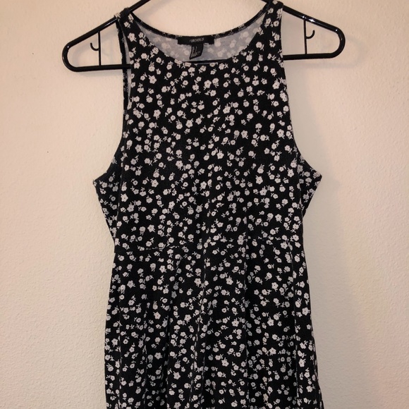 Forever 21 Dresses & Skirts - FOREVER 21 BLACK & WHITE FLOWER SKATER DRESS